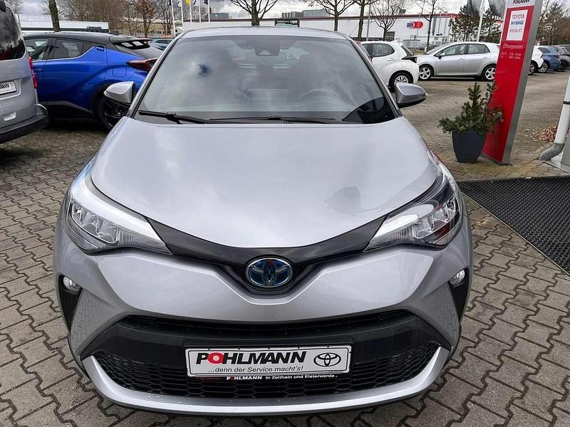 Gebraucht Toyota C-HR 122 PS (89 kW) 2022 Silver metallic SUV