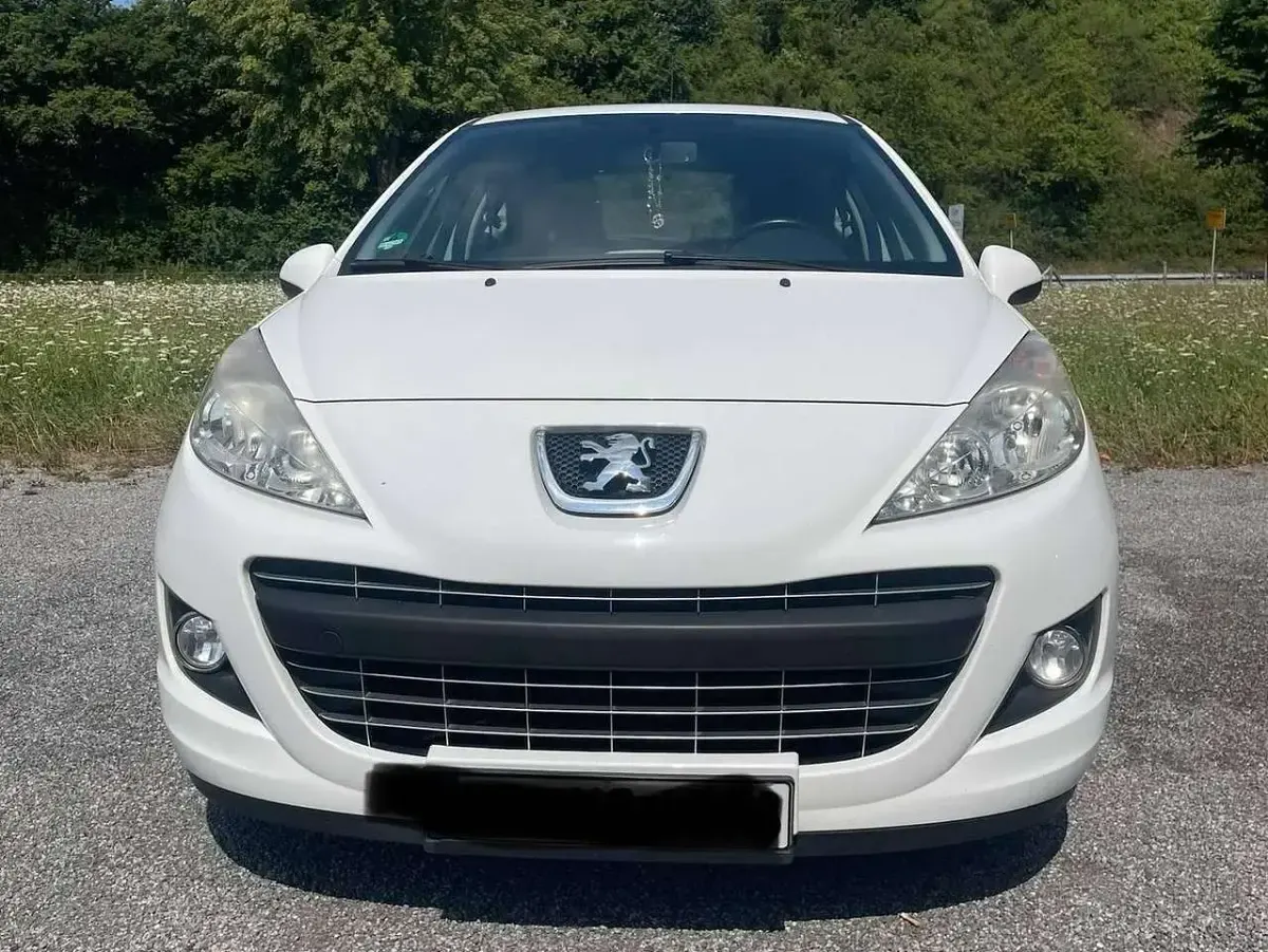 Gebraucht Peugeot 207 90 PS (66 kW) 2012 Weiß Coupé