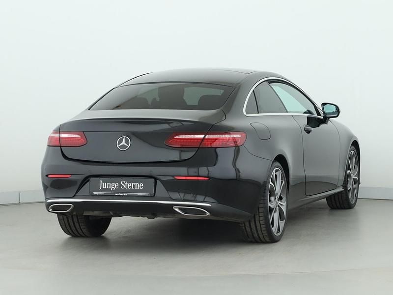 Gebraucht Mercedes E400 330 PS (242 kW) 2021 Metalliclack obsidianschwarz Coupé