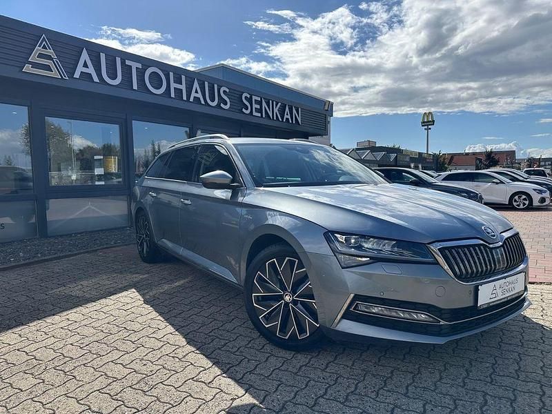 Grau Gebraucht 2021 Skoda Superb LAURIN & KLEMENT Kombi | 15.990 € - Bild 1/4
