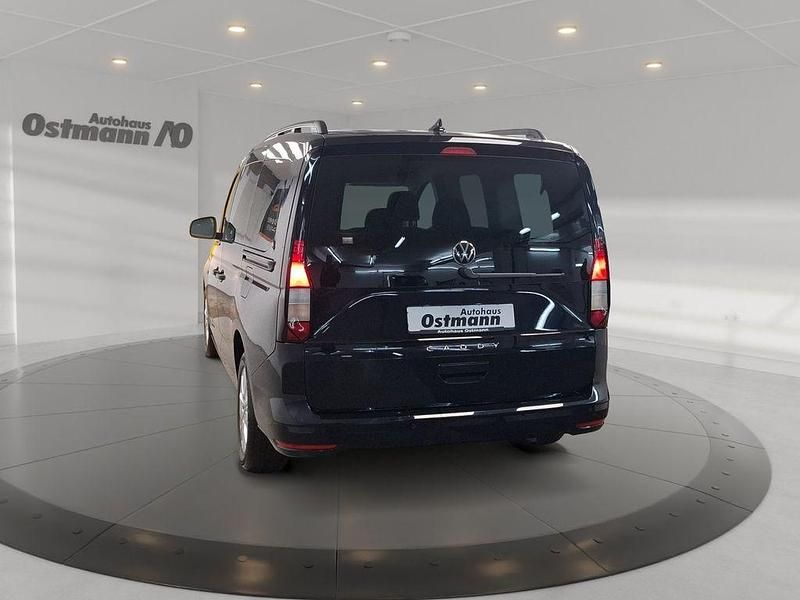 Gebraucht VW Caddy Maxi Life 122 PS (89 kW) 2023 Deep black perleffekt Van / Kleinbus