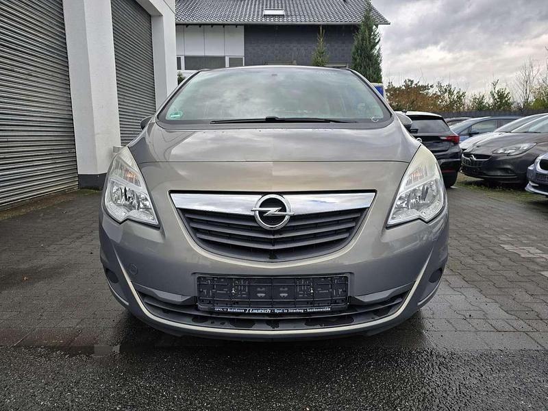 Gebraucht Opel Meriva Edition 101 PS (74 kW) 2010 Muskatgrau/muskat braun(m2) Van / Kleinbus