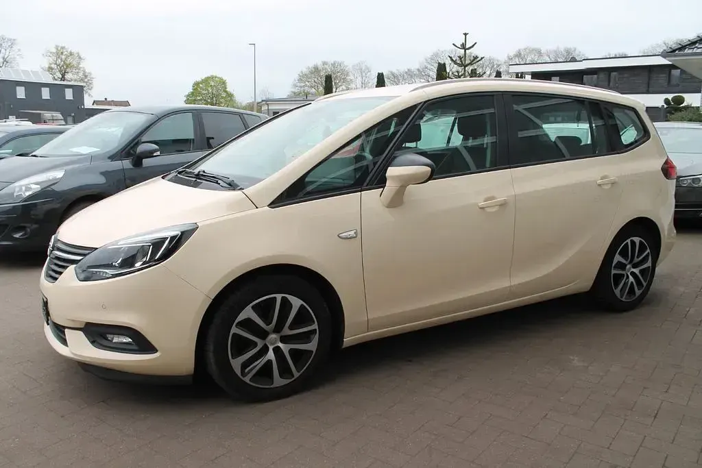 Gebraucht Opel Zafira Tourer Innovation 131 PS (96 kW) 2019 Gelb Van / Kleinbus