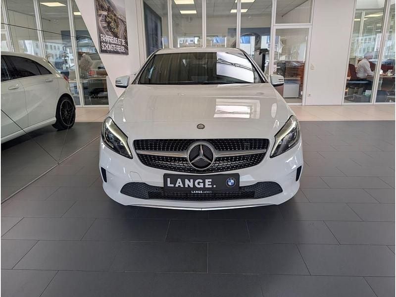 Gebraucht Mercedes A200 156 PS (114 kW) 2016 Weiß Limousine