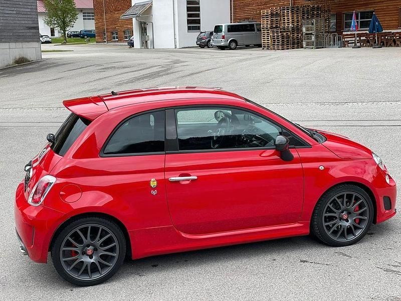 Usata Abarth 695 179 CV (131 kW) 2010 Rosso Utilitaria