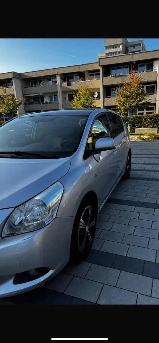 Gebraucht Toyota Verso 177 PS (130 kW) 2010 Grau Van / Kleinbus