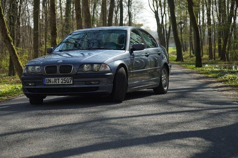 Gebraucht BMW 320 Sport Line 170 PS (125 kW) 2001 Blau Limousine
