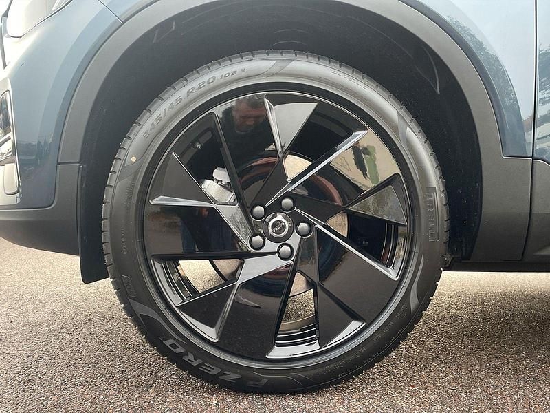 Neu Volvo XC40 Plus 163 PS (119 kW) 2025 Denim blue SUV