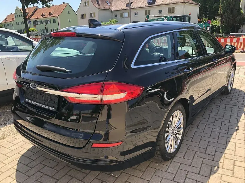 Gebraucht Ford Mondeo Titanium 150 PS (110 kW) 2022 Schwarz Limousine