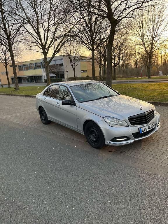 Grau Gebraucht 2013 Mercedes C200 Elegance Limousine | 9.780 € (Fairer Preis) - Bild 1/4