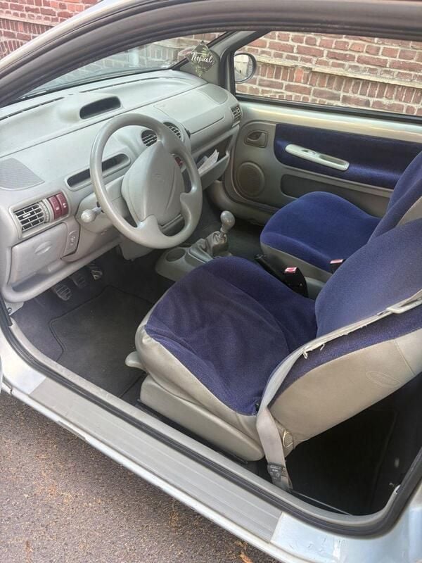 Grau Gebraucht 2002 Renault Twingo Liberty Kleinwagen | 750 € (Fairer Preis) - Bild 1/4