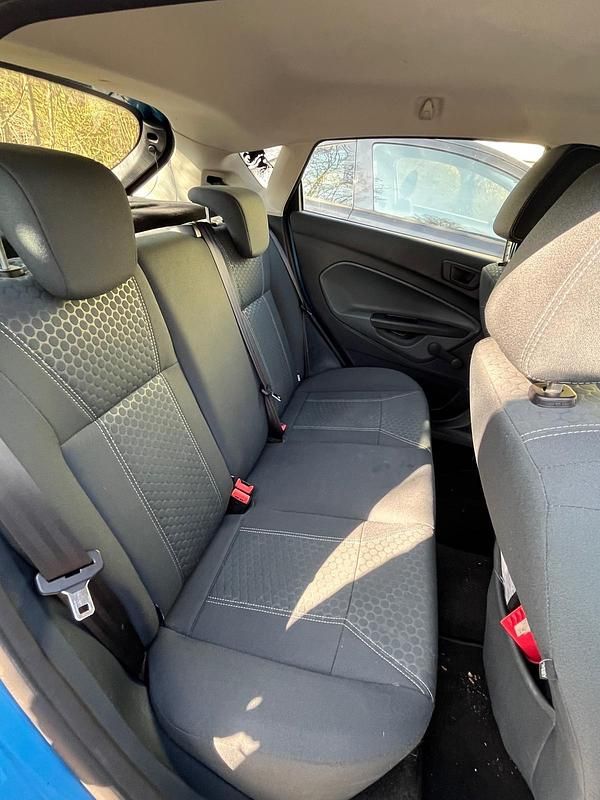 Gebraucht Ford Fiesta 82 PS (60 kW) 2010 Blau Kleinwagen