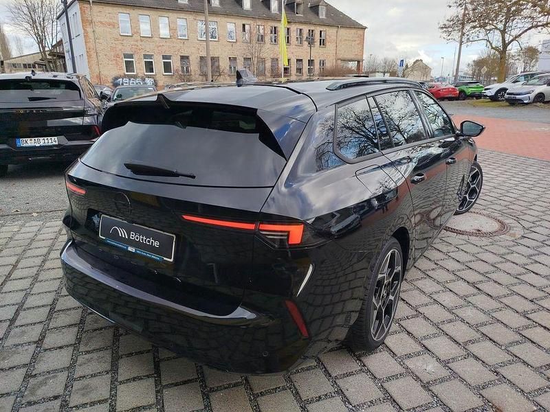 Gebraucht Opel Astra Ultimate 131 PS (96 kW) 2025 Lackierung schwarz perla nera/ Kombi