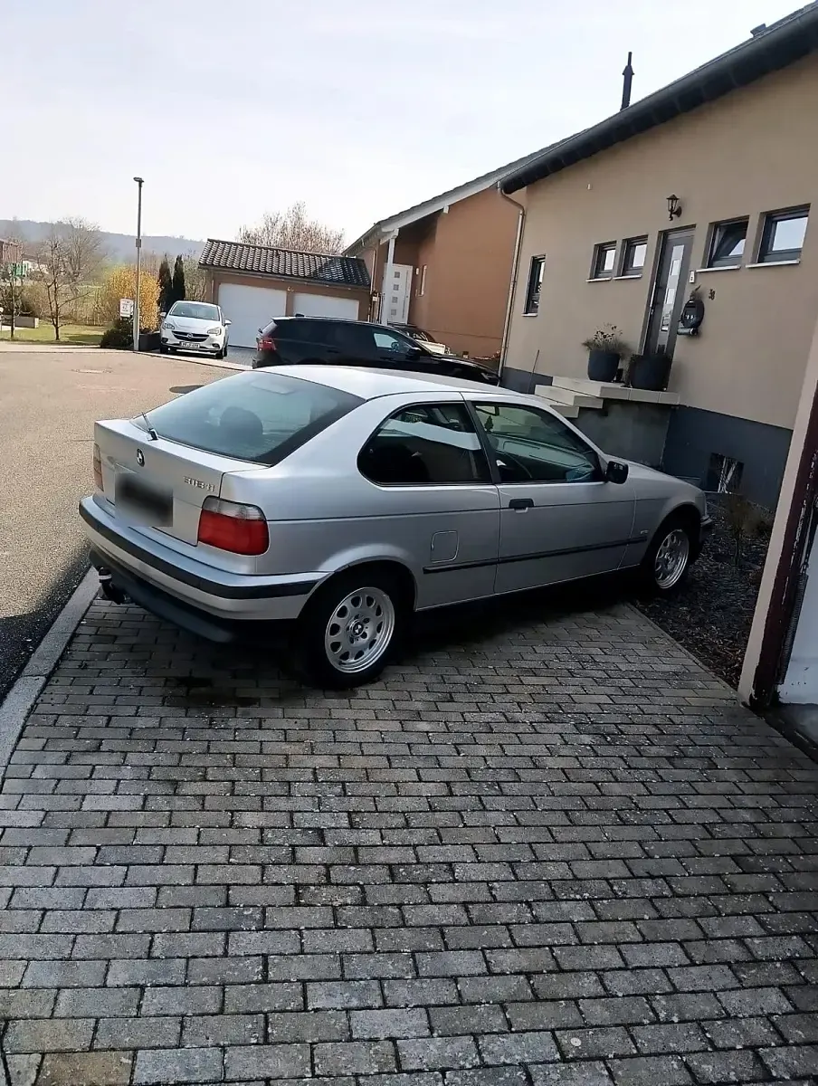 Gebraucht BMW 318 140 PS (102 kW) 1998 Silber Coupé
