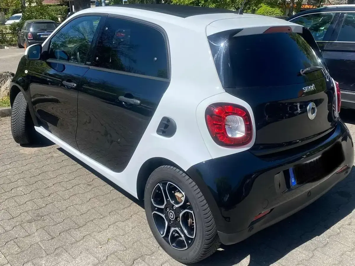 Usata Smart ForFour 71 CV (52 kW) 2018 Nero Utilitaria