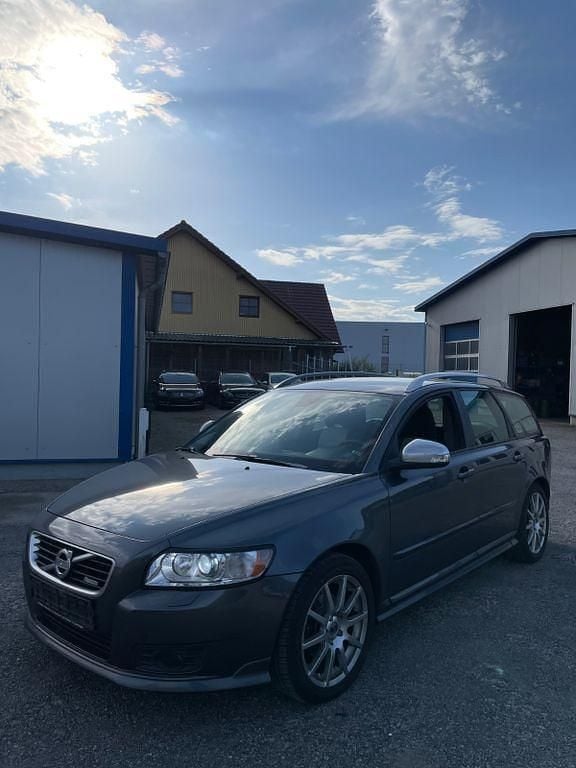 Grau Gebraucht 2012 Volvo V50 R-Design Kombi | 4.400 € (Fairer Preis) - Bild 1/4