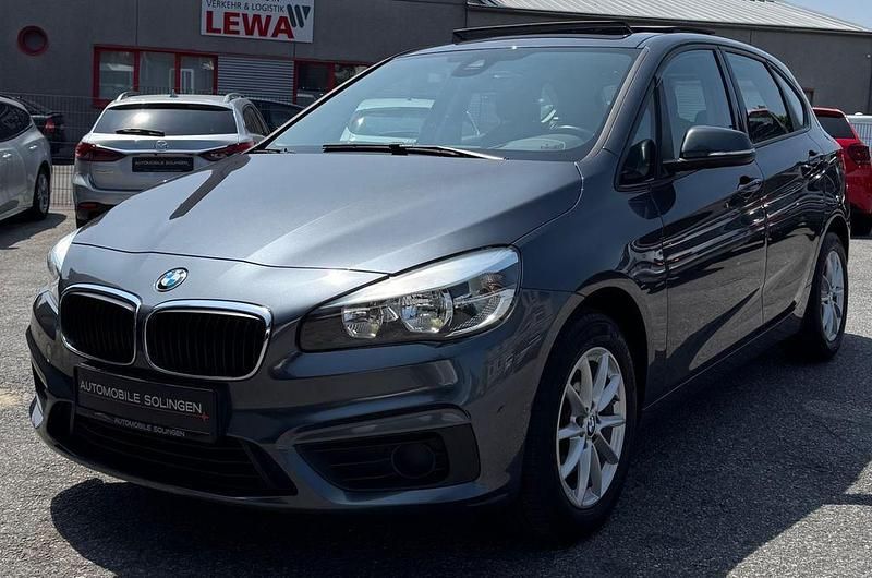 Grau Gebraucht 2016 BMW 218 Active Tourer Van / Kleinbus | 12.490 € (Guter Preis) - Bild 1/4