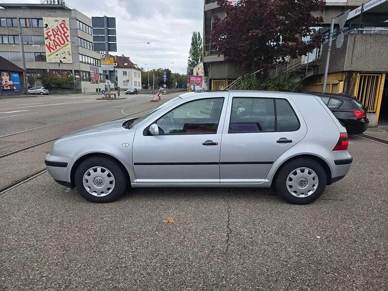 Silber Gebraucht 2001 VW Golf IV Edition Limousine | 2.500 € (Fairer Preis) - Bild 1/4