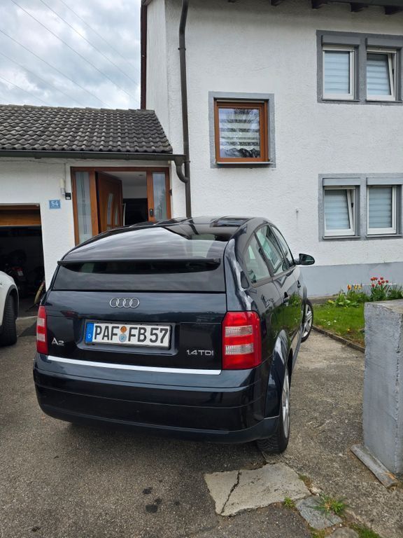 Blau Gebraucht 2001 Audi A2 Kleinwagen | 1.999 € (Guter Preis) - Bild 1/4