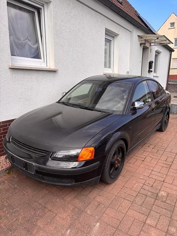 Gebraucht VW Passat 101 PS (74 kW) 1997 Schwarz Limousine