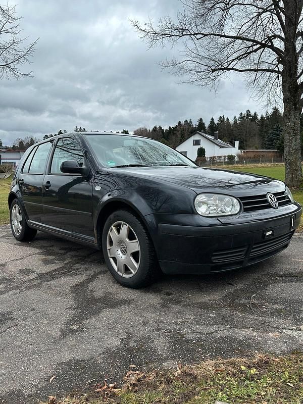 Gebraucht VW Golf IV 90 PS (66 kW) 2001 Schwarz Kleinwagen