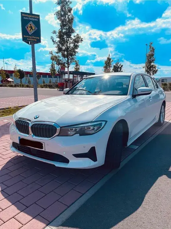 Używany BMW 320 190 KM (139 kW) 2019 Biały Sedan/Limuzyna