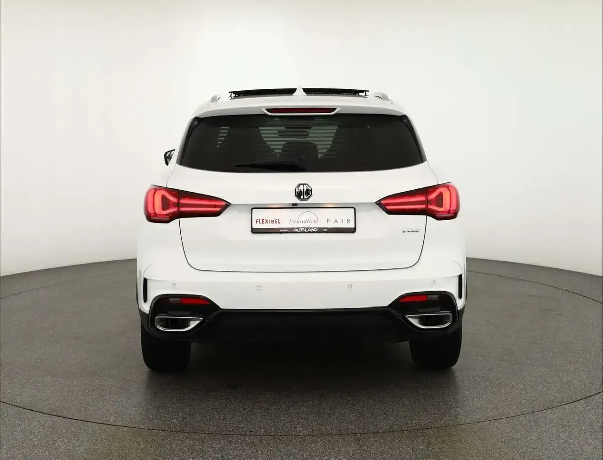Second-hand MG HS Luxury 162 CP (119 kW) 2024 Alb SUV