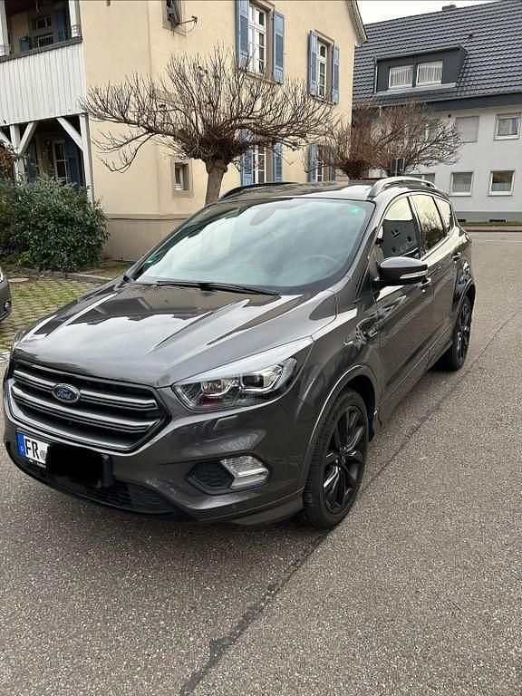 Grau Gebraucht 2017 Ford Kuga ST-Line SUV | 12.900 € (Fairer Preis) - Bild 1/4