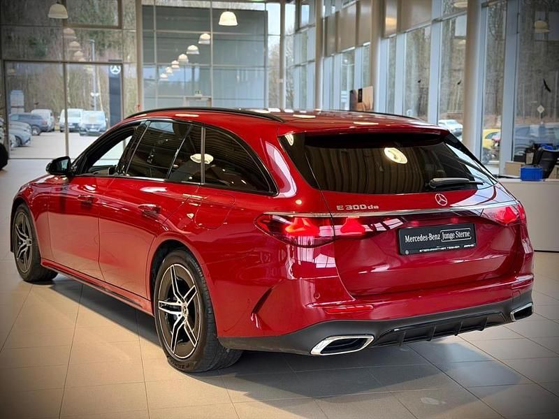 Gebraucht Mercedes E300 AMG 197 PS (144 kW) 2024 Rot Limousine