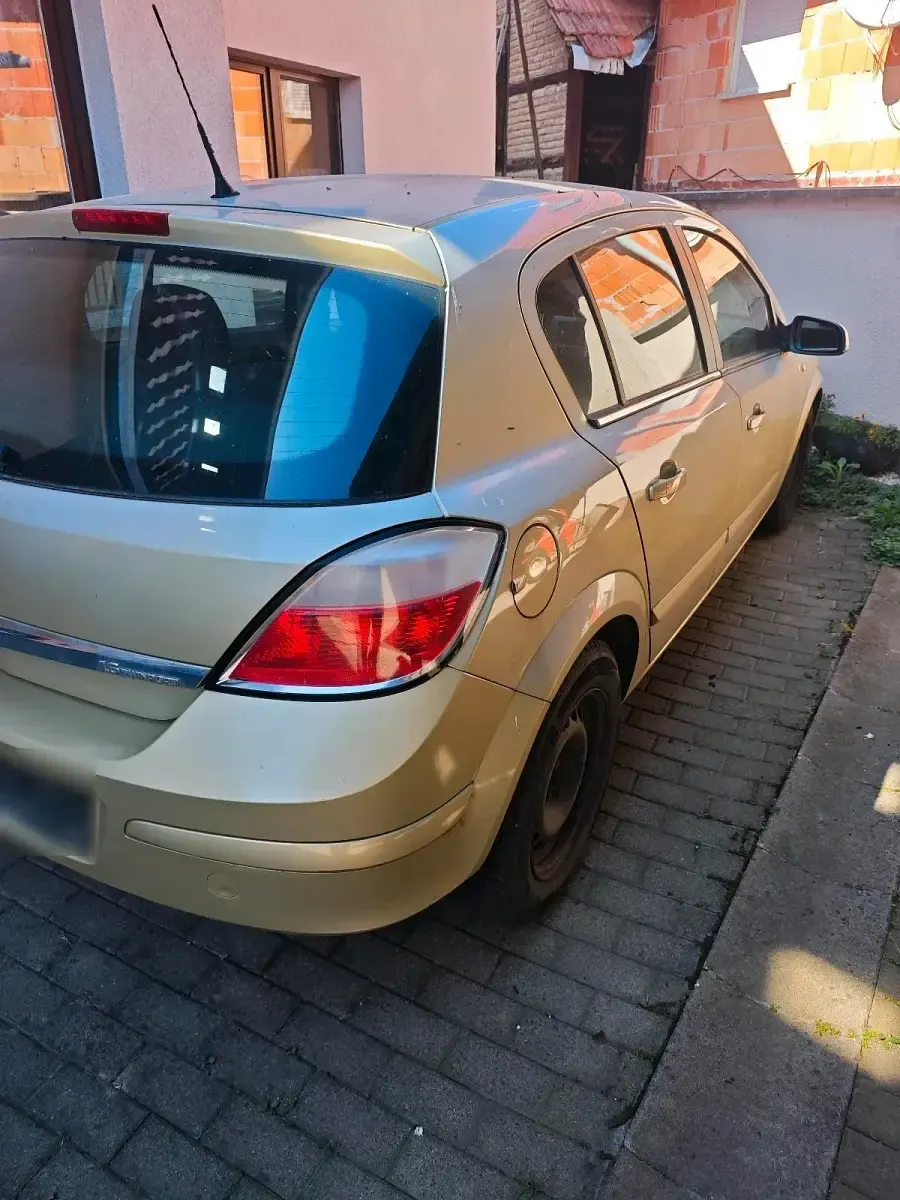 Gebraucht Opel Astra 105 PS (77 kW) 2004 Gold Kleinwagen