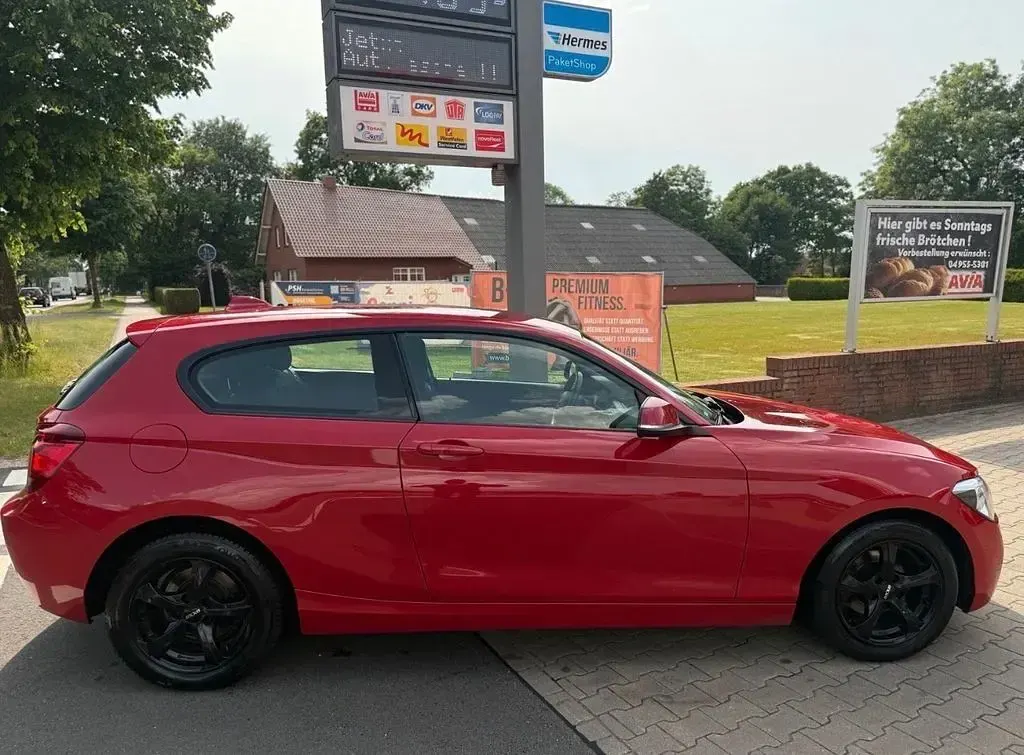 Gebraucht BMW 114 102 PS (75 kW) 2012 Rot Kleinwagen