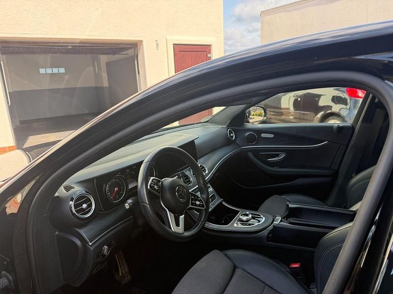 Gebraucht Mercedes E220 194 PS (142 kW) 2019 Schwarz Limousine