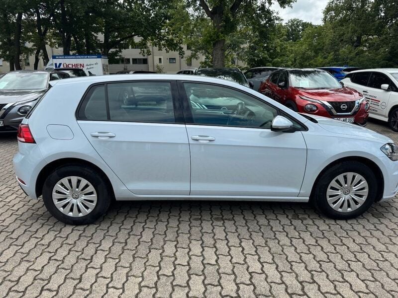 Second-hand VW Golf VII Trendline 86 CP (63 kW) 2018 Argintiu Berlinǎ