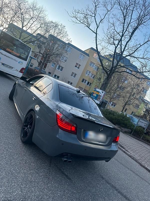 Gebraucht BMW 530 235 PS (172 kW) 2008 Grau Limousine