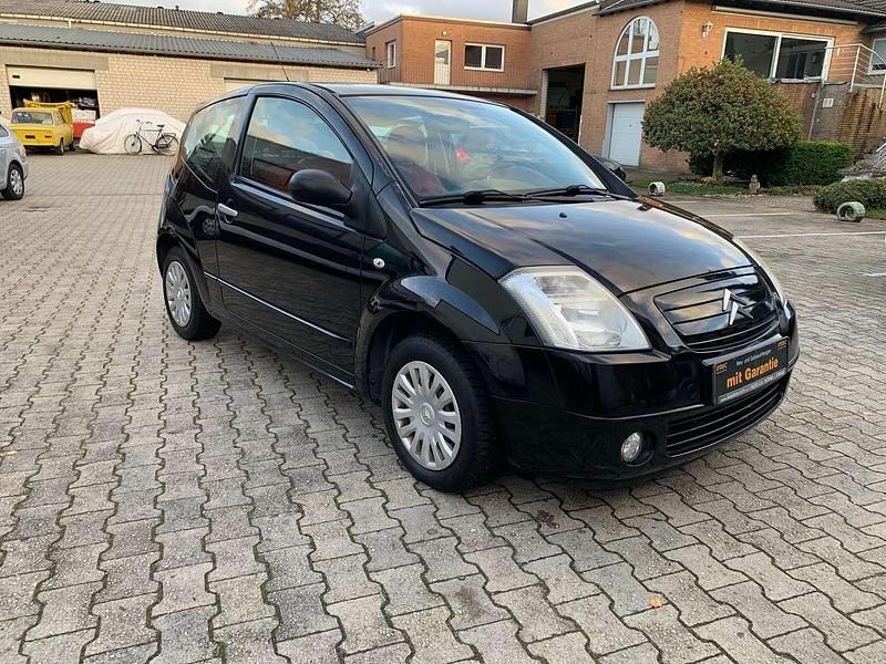 Gebraucht Citroën C2 Comfort 73 PS (53 kW) 2006 Lack onyx schwarz/deckende Kleinwagen