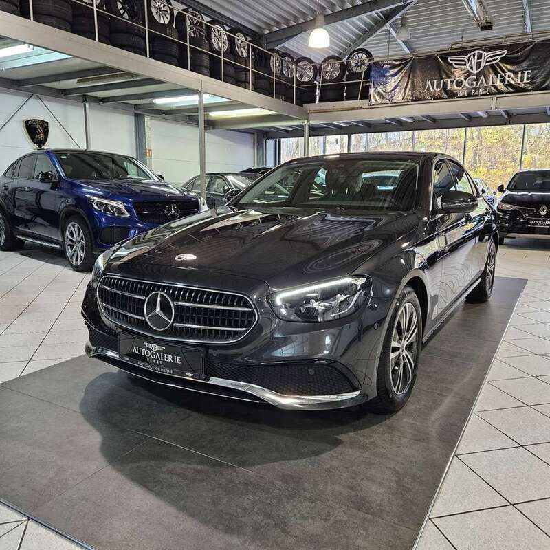 Grafit grau Gebraucht 2021 Mercedes E200 Avantgarde Limousine | 31.500 € (Fairer Preis) - Bild 1/4