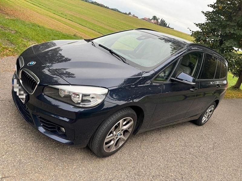 Blau Gebraucht 2016 BMW 220 Gran Tourer Sport Line Van / Kleinbus | 16.890 € (Guter Preis) - Bild 1/4