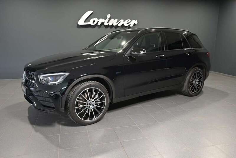 Schwarz schwarz Gebraucht 2020 Mercedes GLC300e AMG SUV | 47.900 € - Bild 1/4