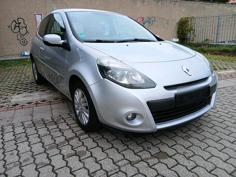 Silber Gebraucht 2009 Renault Clio III Dynamique Kleinwagen | 2.399 € - Bild 1/4