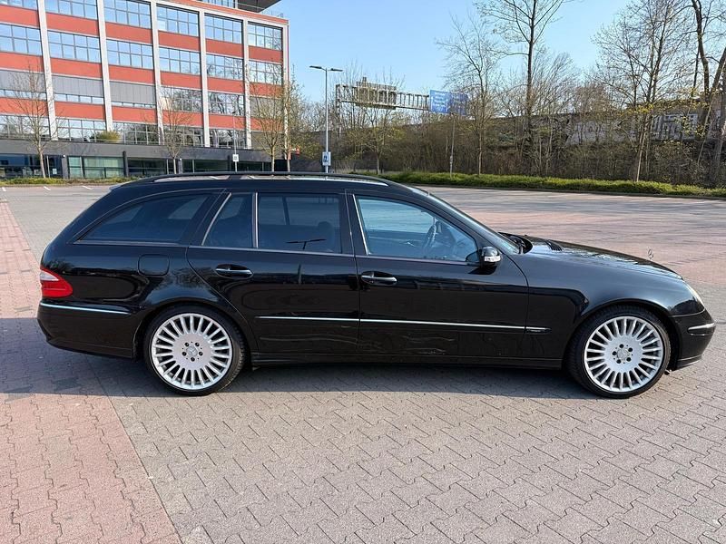 Gebraucht Mercedes E320 224 PS (164 kW) 2006 Schwarz Kombi