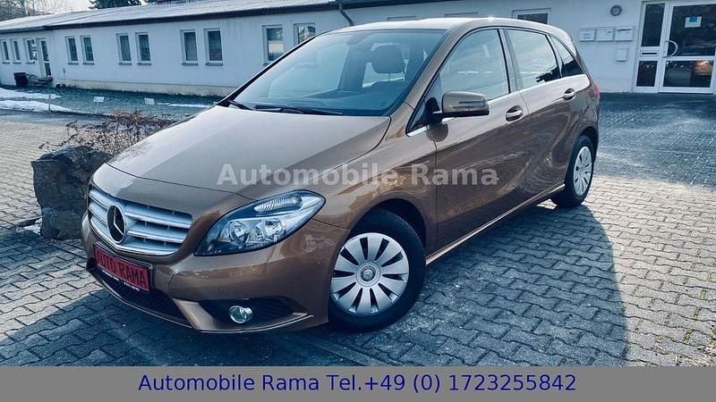 Gold Gebraucht 2012 Mercedes 180 Limousine | 10.400 € (Guter Preis) - Bild 1/4