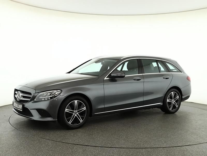 Gebraucht Mercedes C200 Avantgarde 159 PS (116 kW) 2020 Metalliclack selenitgrau