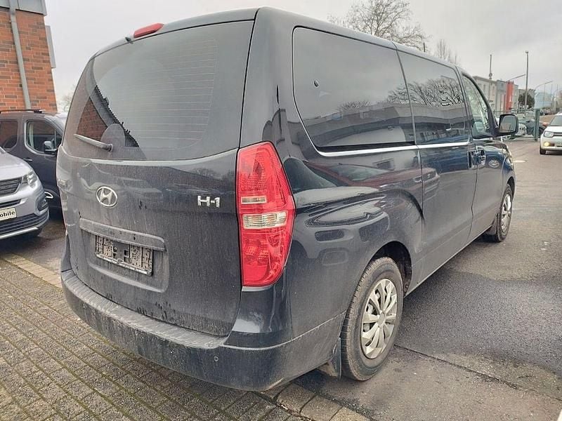 Gebraucht Hyundai H-1 170 PS (125 kW) 2012 Schwarz Van / Kleinbus