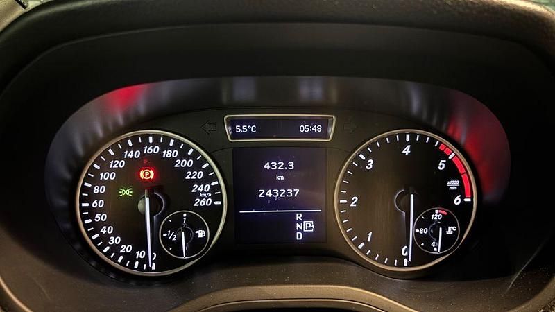 Gebraucht Mercedes B180 109 PS (80 kW) 2013 Grau Van / Kleinbus