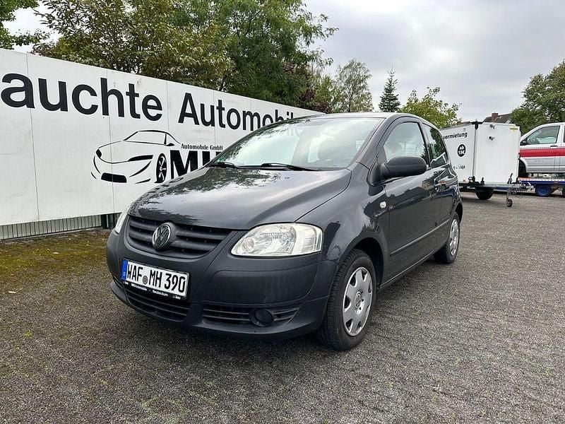 Grau Gebraucht 2010 VW Fox Basis Kleinwagen | 2.995 € (Etwas zu teuer) - Bild 1/4