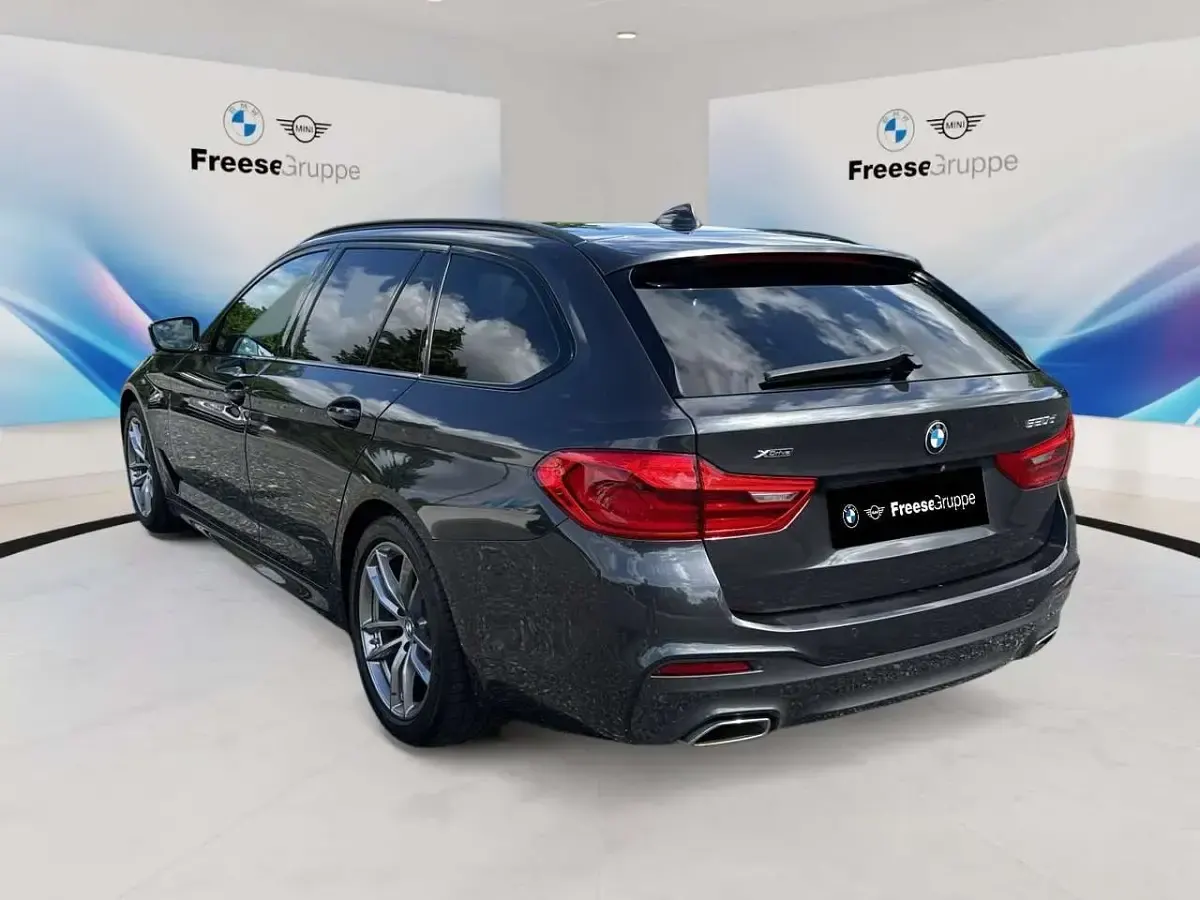 Gebraucht BMW 520 M Sport 190 PS (139 kW) 2020 Silber Kombi