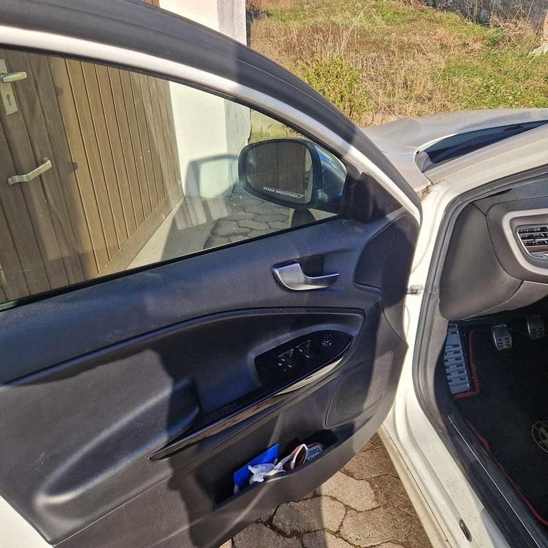 Gebraucht Alfa Romeo Giulietta 170 PS (125 kW) 2012 Weiß Kleinwagen