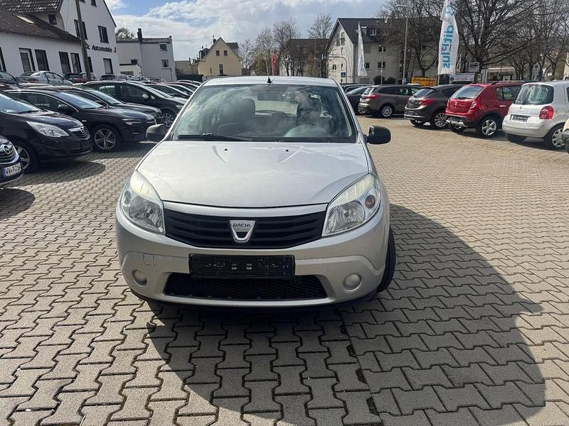 Gebraucht Dacia Sandero 75 PS (55 kW) 2010 Silber Limousine