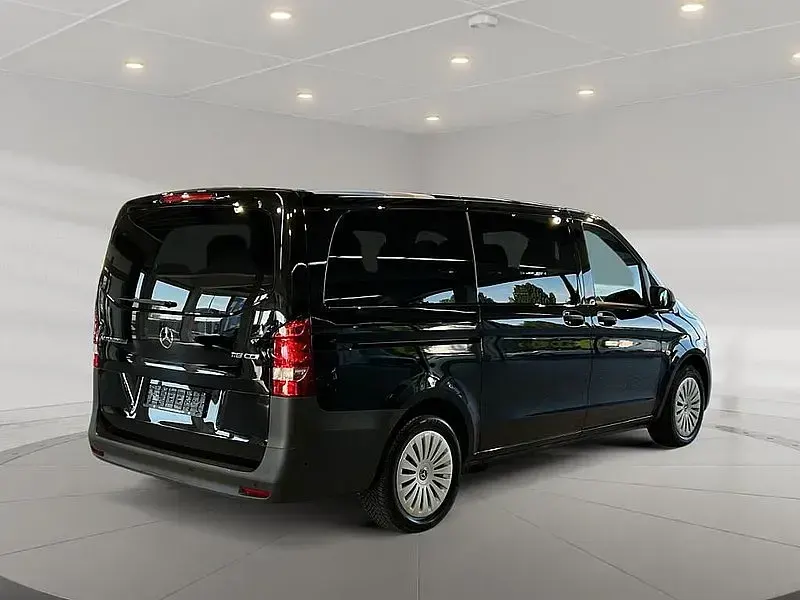 Gebraucht Mercedes Vito 163 PS (119 kW) 2025 Obsidianschwarz metallic Van