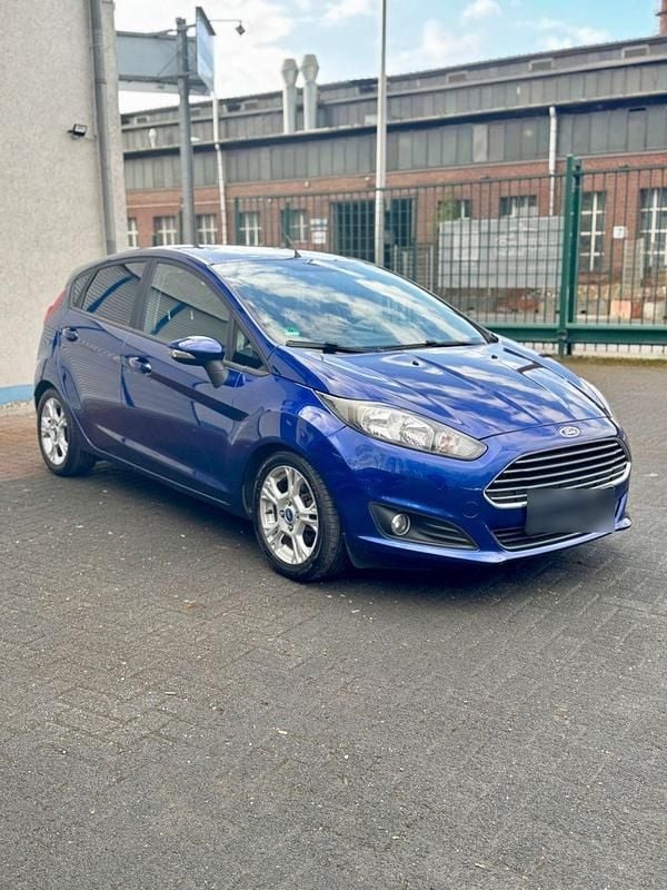 Gebraucht Ford Fiesta Celebration 101 PS (74 kW) 2015 Blau Kleinwagen